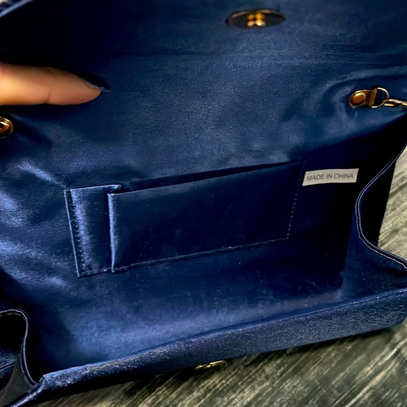 Mihawk Clutch Purse with Gold Chain - Picture 4 of 6